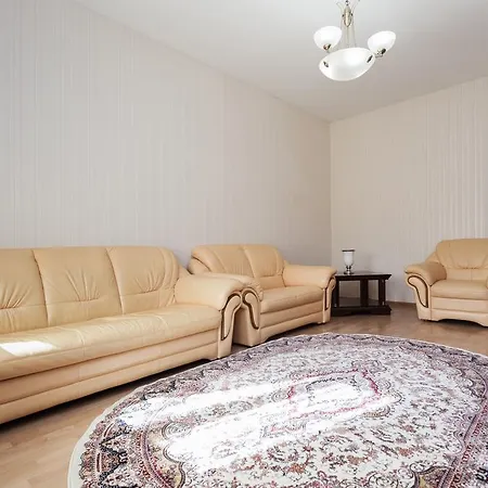 On Yakuba Kolosa Center Apartment *