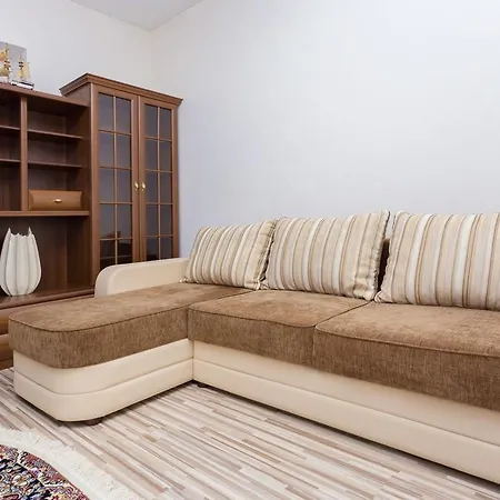 On Yakuba Kolosa Center Apartment